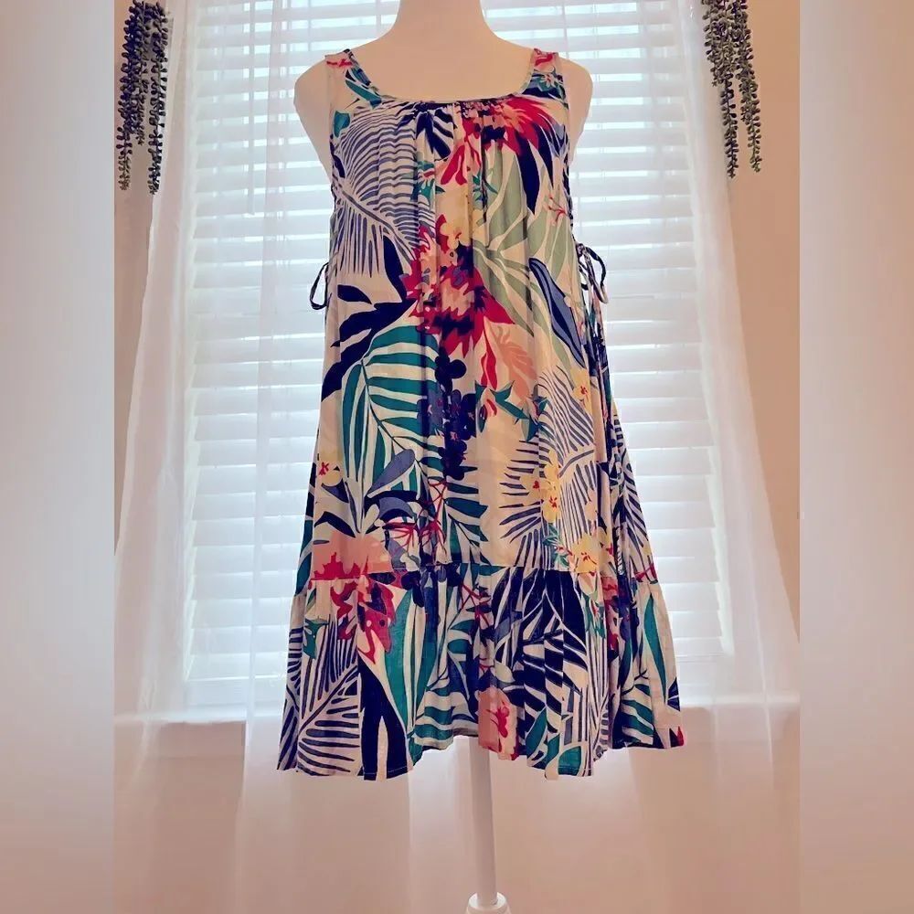 Roxy beachy flower print dress🌺. Super cute vintage pattern!